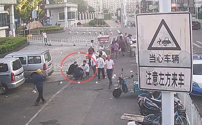 武汉街头，民警狂奔百米，飞身扑倒“算命大师”