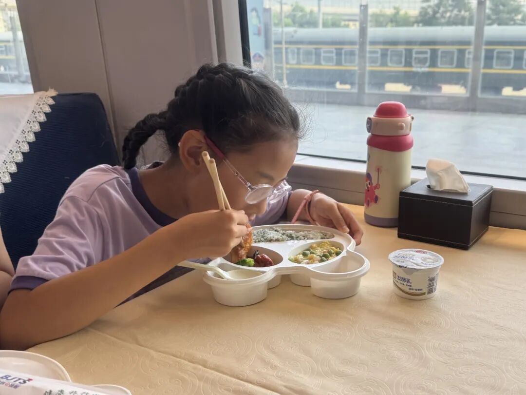 火车上的“京味儿”升级!国铁北京局上新11种餐食 火车上的“京味儿”升级!国铁北京局上新11种餐食