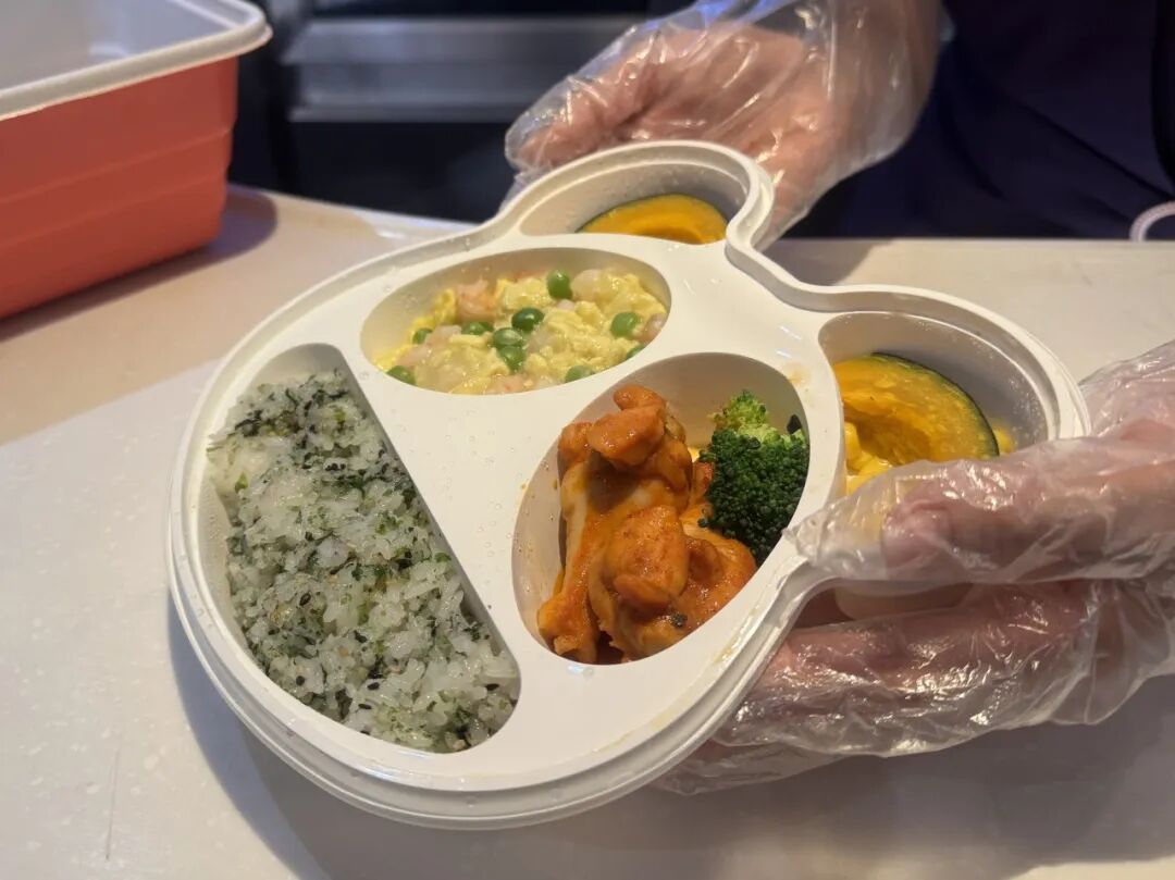 火车上的“京味儿”升级!国铁北京局上新11种餐食 火车上的“京味儿”升级!国铁北京局上新11种餐食