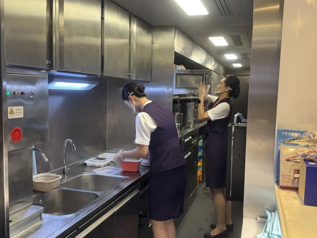 火车上的“京味儿”升级!国铁北京局上新11种餐食 火车上的“京味儿”升级!国铁北京局上新11种餐食