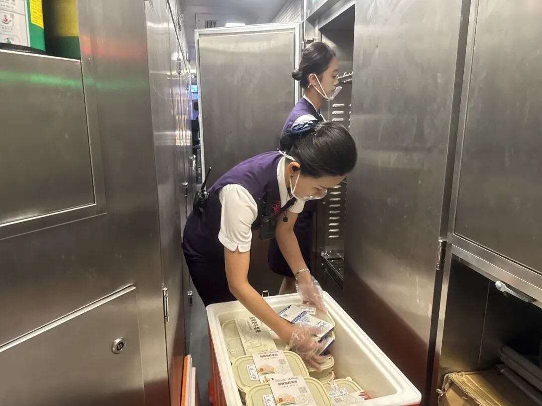 火车上的“京味儿”升级!国铁北京局上新11种餐食 火车上的“京味儿”升级!国铁北京局上新11种餐食