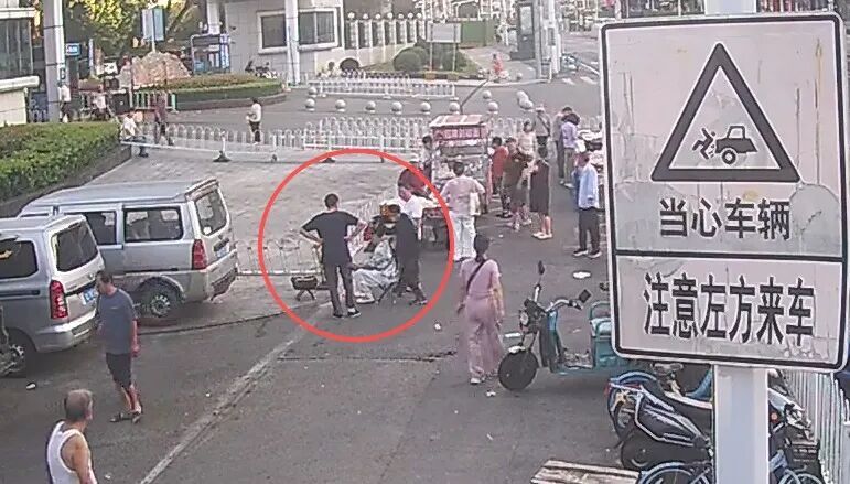 武汉街头，民警狂奔百米，飞身扑倒“算命大师”