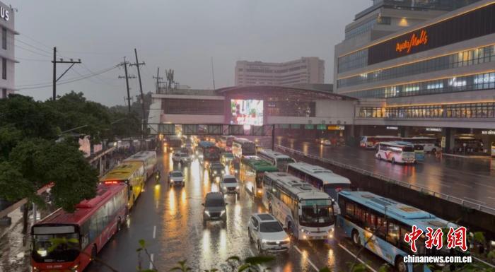 台风“白海豚”增强 菲律宾多地发布强降雨警报