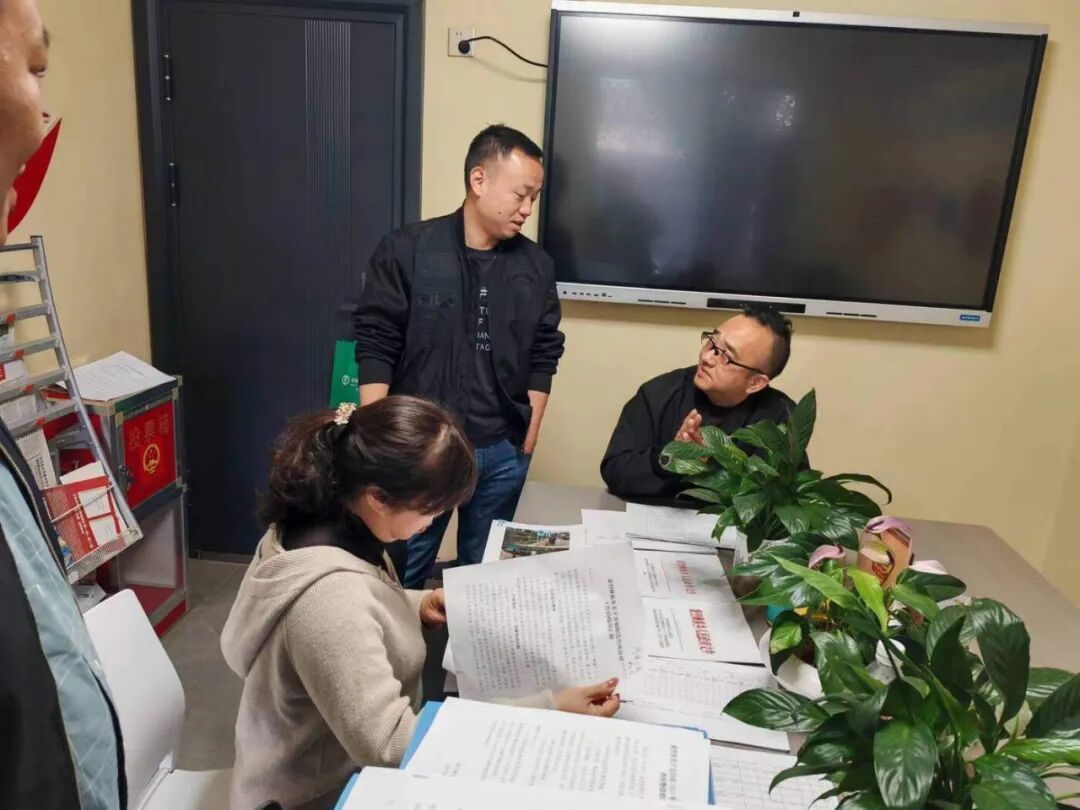 “不敢相信，那个每天风风火火、走路带风的同事，就这样倒在了隔壁办公室”
