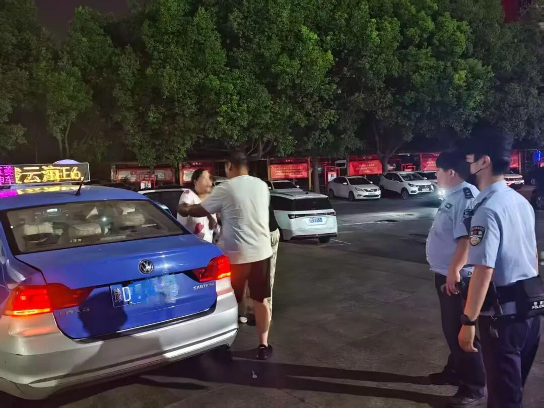 20分钟路,10分钟到!凌晨2点,平顶山街头警车开道,抢回母子平安 20分钟路,10分钟到!凌晨2点,平顶山街头警车开道,抢回母子平安