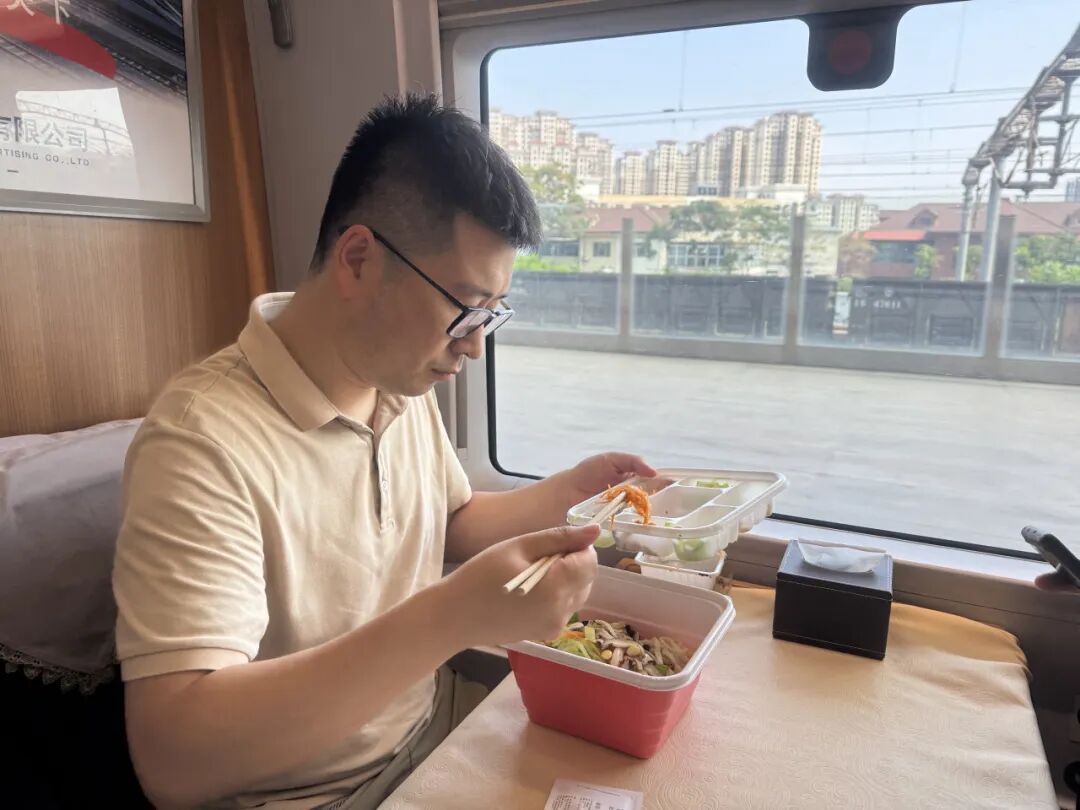 火车上的“京味儿”升级!国铁北京局上新11种餐食 火车上的“京味儿”升级!国铁北京局上新11种餐食