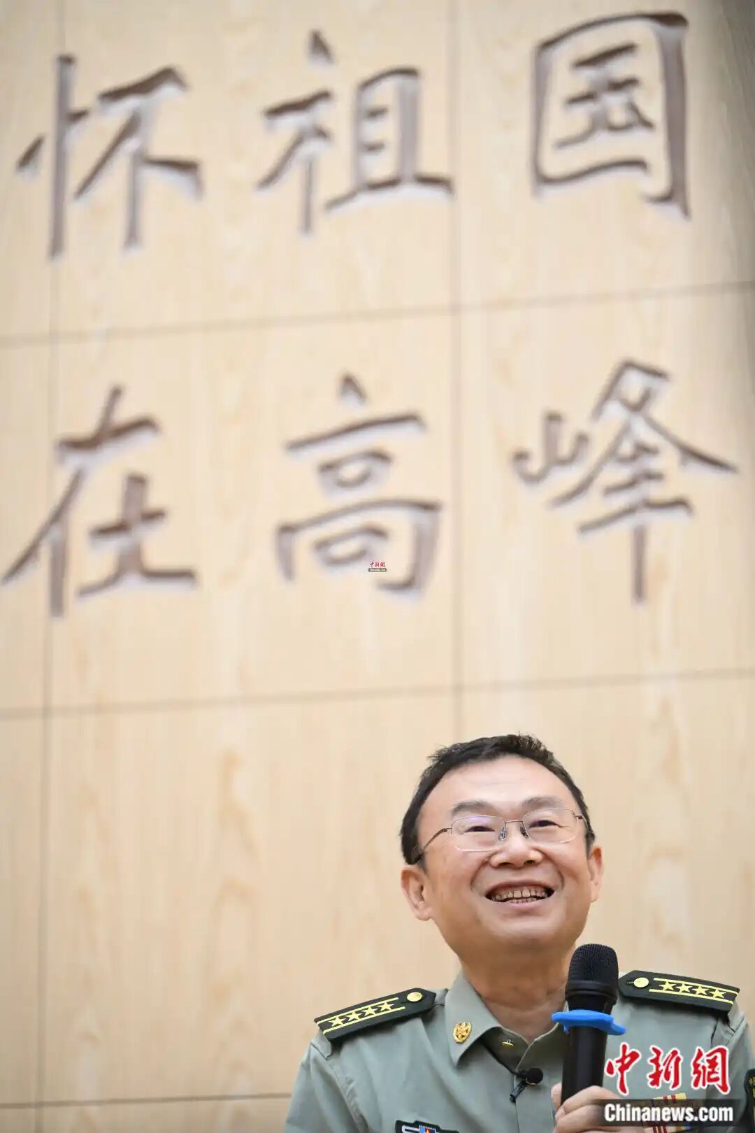 昏迷了10多天后,双腿没了……如何走出人生低谷?这位“轮椅教授”的回答令人动容 昏迷了10多天后,双腿没了……如何走出人生低谷?这位“轮椅教授”的回答令人动容