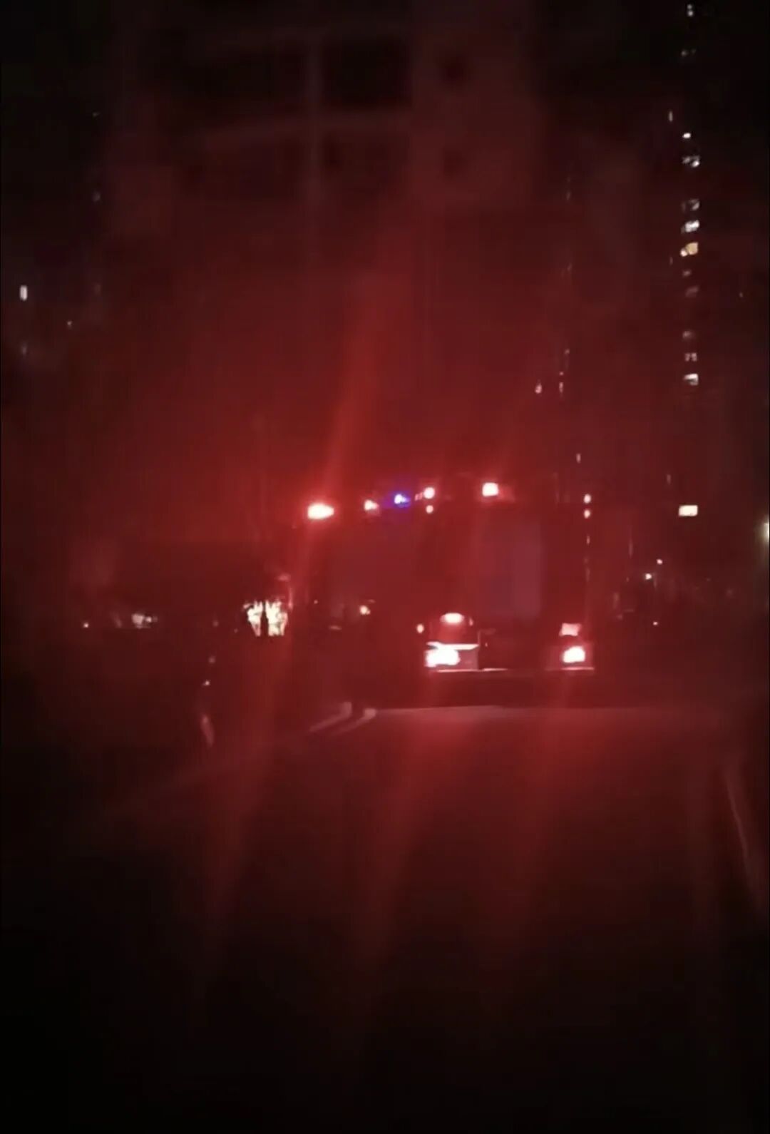 山东一维修工帮邻居查停电,发现配电室起火,一番操作被赞“临危不乱”,多方回应 山东一维修工帮邻居查停电,发现配电室起火,一番操作被赞“临危不乱”,多方回应