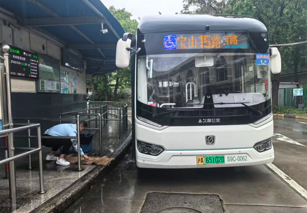 上海地铁多条线路停运，上海公交“顶上去”！