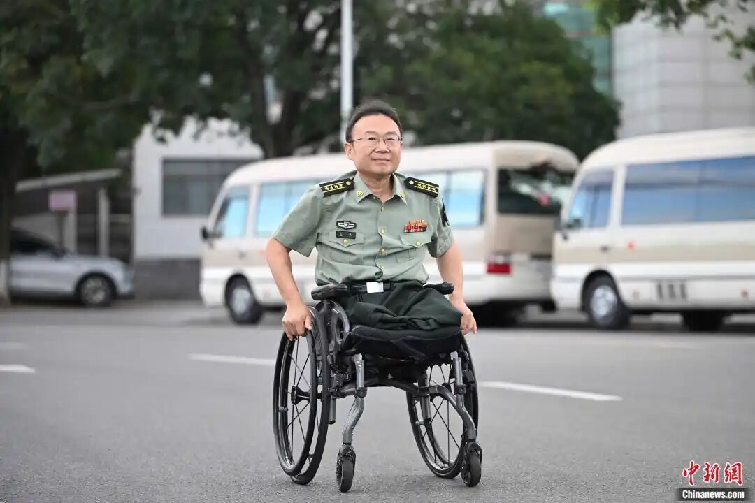 昏迷了10多天后,双腿没了……如何走出人生低谷?这位“轮椅教授”的回答令人动容 昏迷了10多天后,双腿没了……如何走出人生低谷?这位“轮椅教授”的回答令人动容