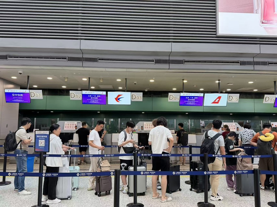 傍晚起“白海豚”风雨减弱,上海空港加速重启!东航下午至晚间预计执行航班400余架次 傍晚起“白海豚”风雨减弱,上海空港加速重启!东航下午至晚间预计执行航班400余架次