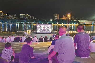 露天公益电影燃动夜京城烟火气 露天公益电影燃动夜京城烟火气