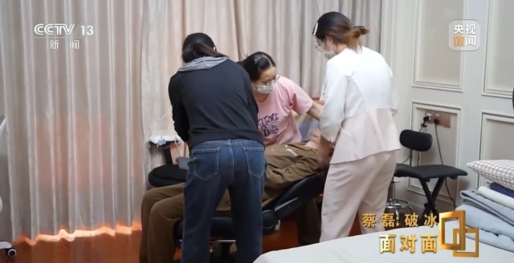 蔡磊:与渐冻症抗争 纵使不敌 也不屈服 蔡磊:与渐冻症抗争 纵使不敌 也不屈服