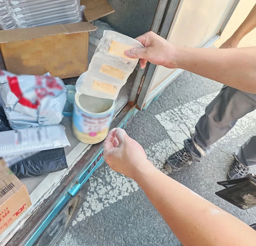 惊险!青岛警方出手,成功拦截用奶粉罐伪装寄出的250克黄金 惊险!青岛警方出手,成功拦截用奶粉罐伪装寄出的250克黄金