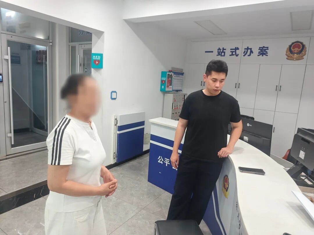惊险!青岛警方出手,成功拦截用奶粉罐伪装寄出的250克黄金 惊险!青岛警方出手,成功拦截用奶粉罐伪装寄出的250克黄金