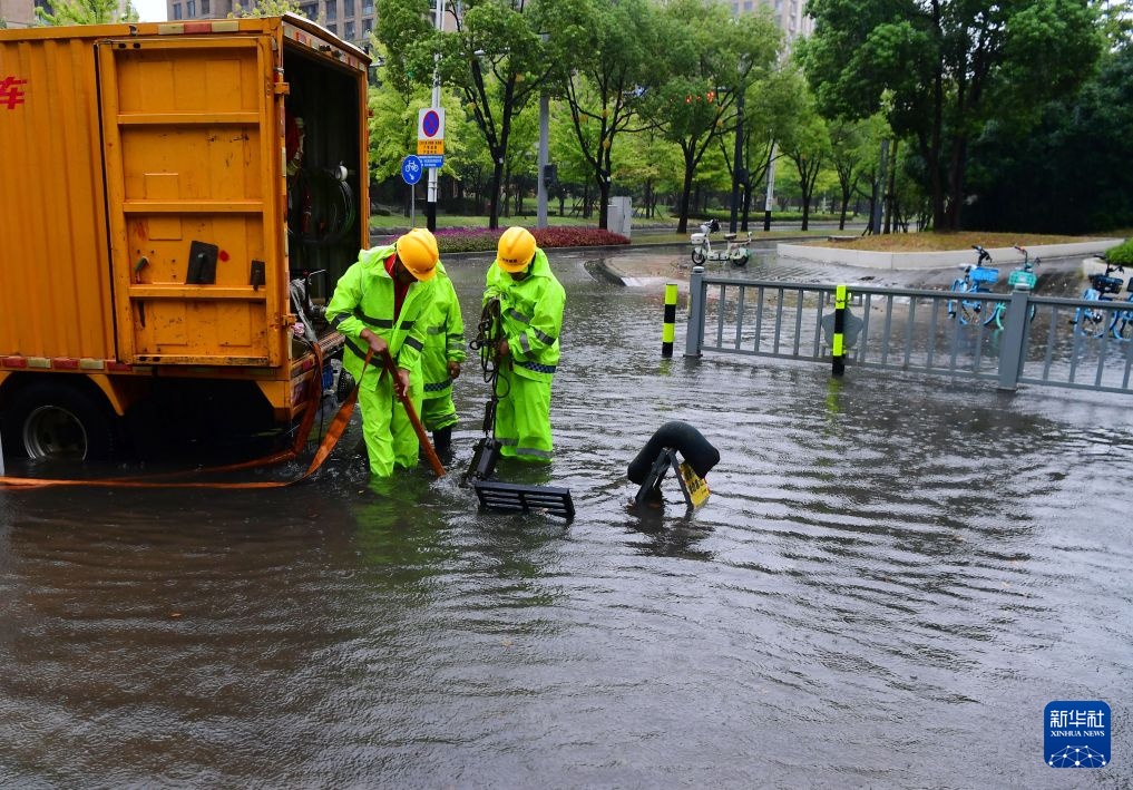 台风“白海豚”带来强降雨 台风“白海豚”带来强降雨