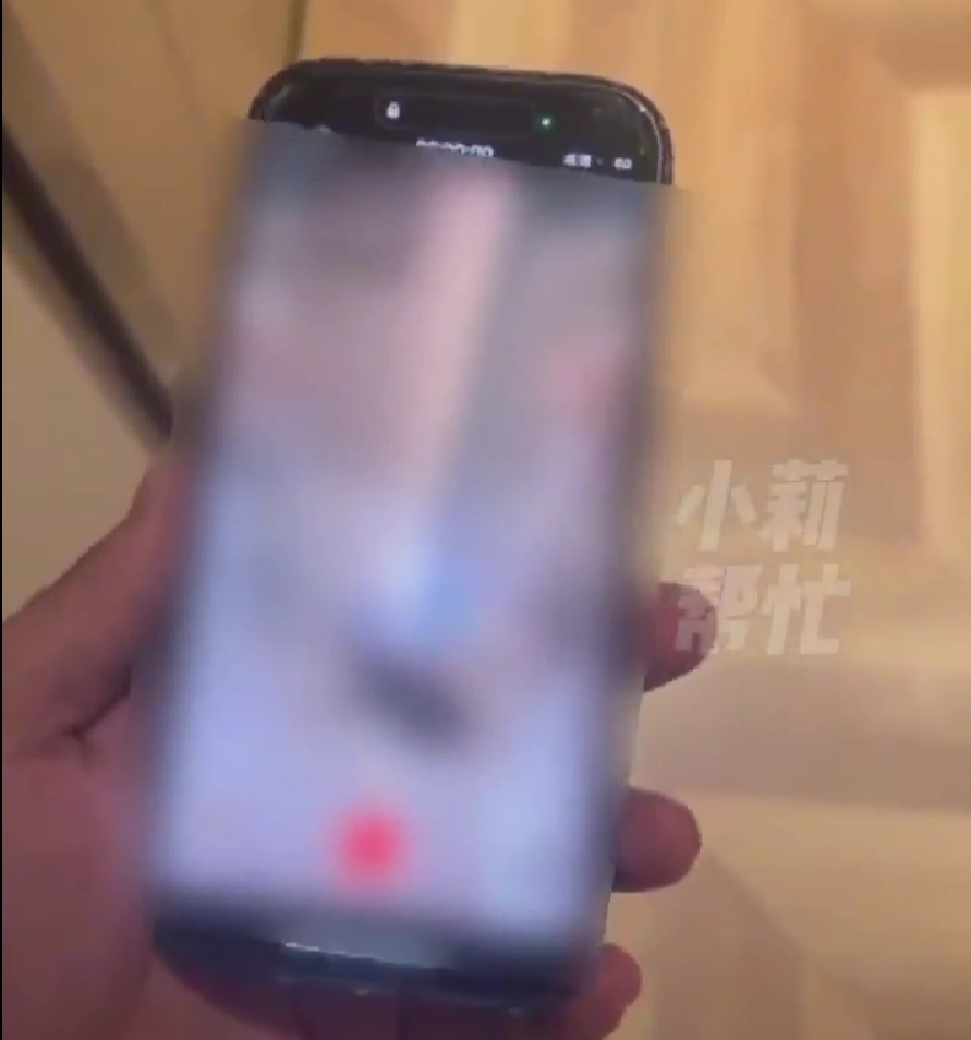 商家暗示“懂的都懂”!小心这种手机壳正在偷拍你→ 商家暗示“懂的都懂”!小心这种手机壳正在偷拍你→