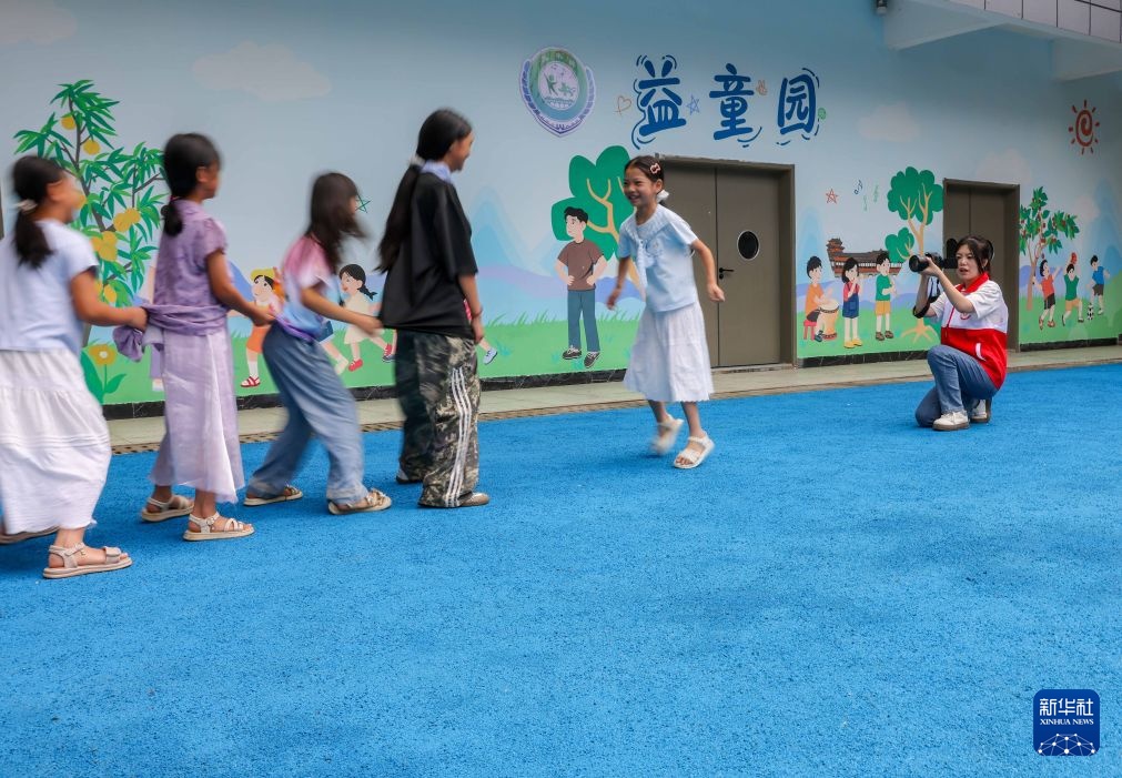 “暖镜”志愿服务队:用镜头传递温暖 “暖镜”志愿服务队:用镜头传递温暖