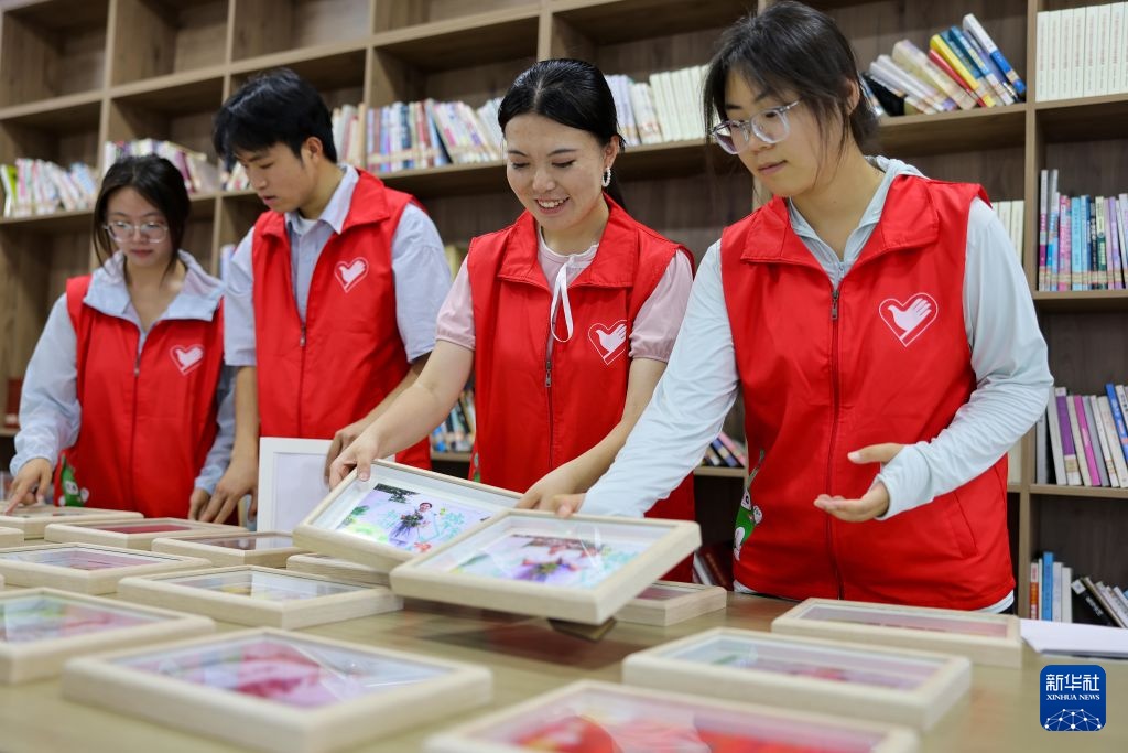 “暖镜”志愿服务队:用镜头传递温暖 “暖镜”志愿服务队:用镜头传递温暖