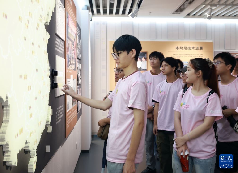 湖北武汉:暑期游馆探秘光通信发展史 湖北武汉:暑期游馆探秘光通信发展史