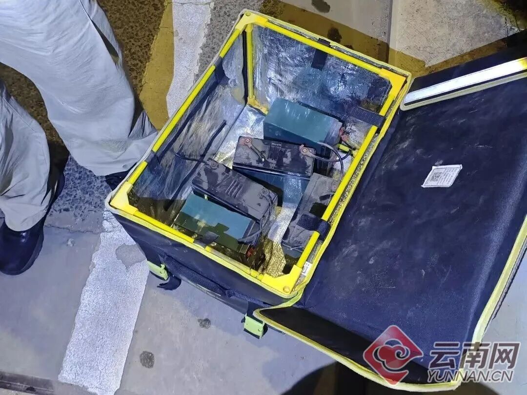 画面太“有味”!伪装外卖员偷电瓶,昆明窃贼钻下水道逃跑…… 画面太“有味”!伪装外卖员偷电瓶,昆明窃贼钻下水道逃跑……