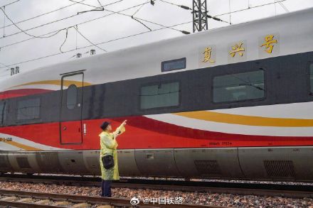 台风“白海豚”来袭,铁路部门迅速启动应急预案! 台风“白海豚”来袭,铁路部门迅速启动应急预案!