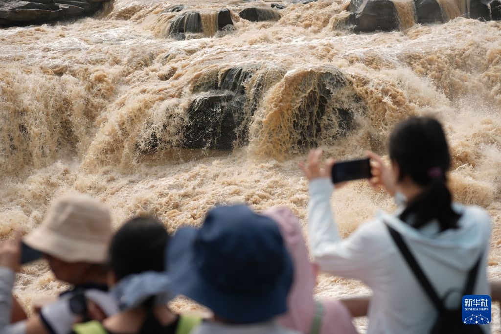 壶口瀑布迎来暑期旅游高峰 壶口瀑布迎来暑期旅游高峰
