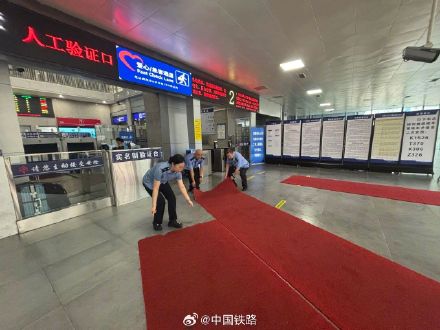 台风“白海豚”来袭,铁路部门迅速启动应急预案! 台风“白海豚”来袭,铁路部门迅速启动应急预案!