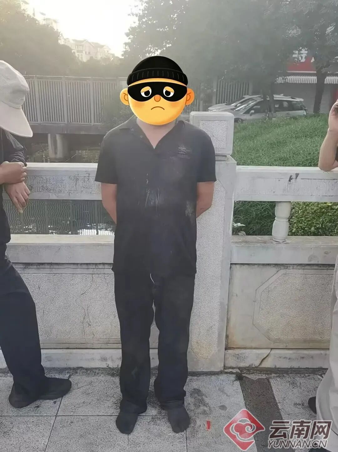 画面太“有味”!伪装外卖员偷电瓶,昆明窃贼钻下水道逃跑…… 画面太“有味”!伪装外卖员偷电瓶,昆明窃贼钻下水道逃跑……