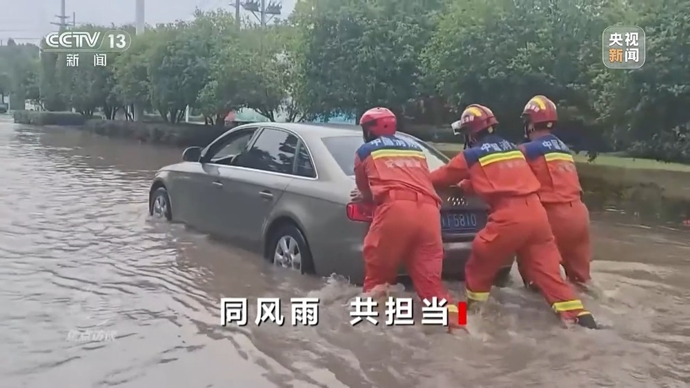 迎战台风“白海豚” 万众携手并肩共担风雨 迎战台风“白海豚” 万众携手并肩共担风雨