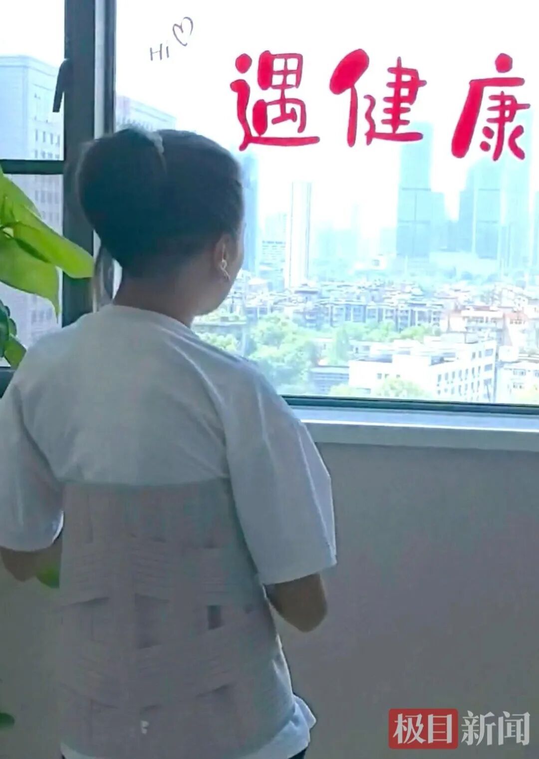 喘气费劲，睡觉只能侧躺，症状维持好几年！医生紧急出手：13岁女孩“一夜长高”7厘米