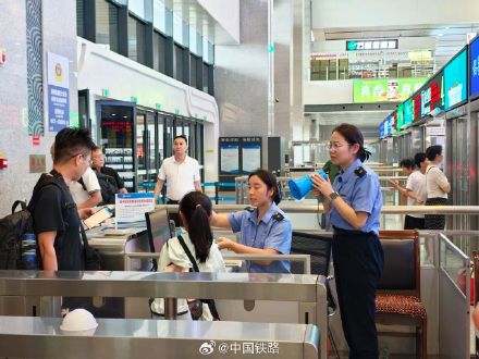 台风“白海豚”来袭,铁路部门迅速启动应急预案! 台风“白海豚”来袭,铁路部门迅速启动应急预案!