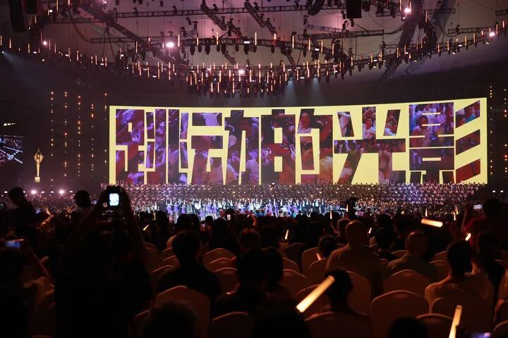 大众电影百花奖揭晓,易烊千玺、卫诗雅分获最佳男女主角奖,详戳获奖名单→ 大众电影百花奖揭晓,易烊千玺、卫诗雅分获最佳男女主角奖,详戳获奖名单→