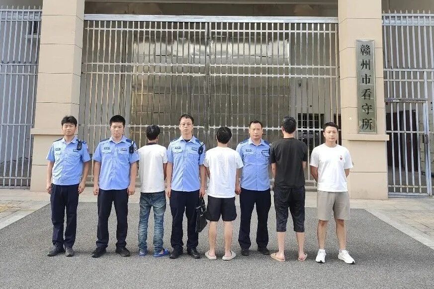 专挑老人设局!警方一网打尽! 专挑老人设局!警方一网打尽!