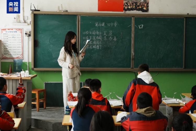 新疆女孩在天津偶遇了一个人,瞬间哭红双眼! 新疆女孩在天津偶遇了一个人,瞬间哭红双眼!