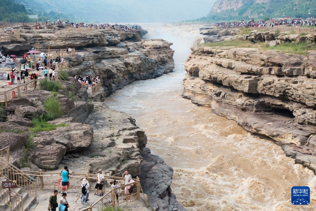 壶口瀑布迎来暑期旅游高峰 壶口瀑布迎来暑期旅游高峰