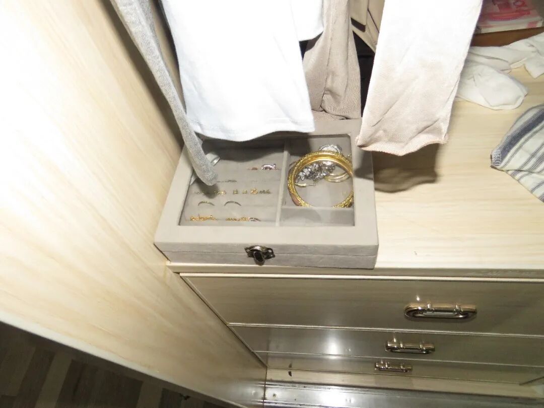 每月支出2万余元,男子为维系生活,竟将“手”伸向女友闺密的保险柜 每月支出2万余元,男子为维系生活,竟将“手”伸向女友闺密的保险柜