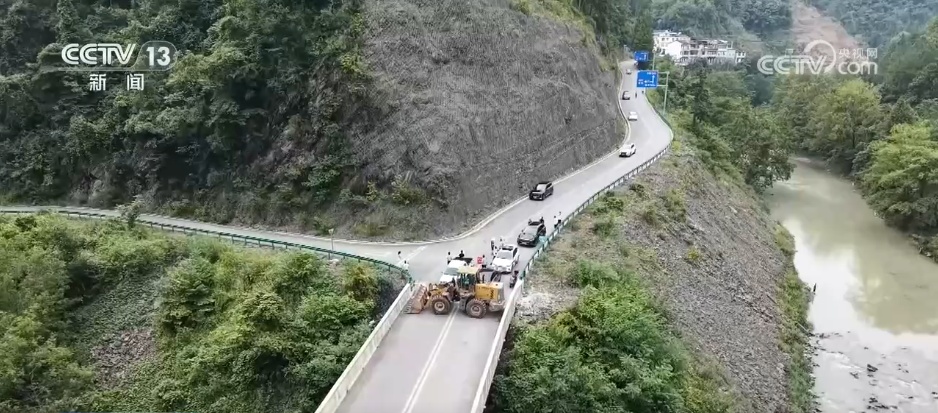 提前45分钟预警!这名网格员的一个举动避免人员伤亡 提前45分钟预警!这名网格员的一个举动避免人员伤亡