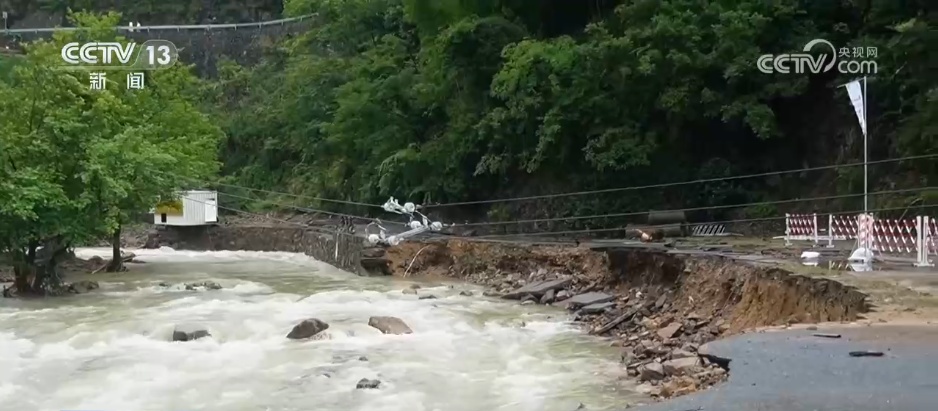 强降雨持续影响多地 各地各部门以“雨”为令全力保通保畅保安全