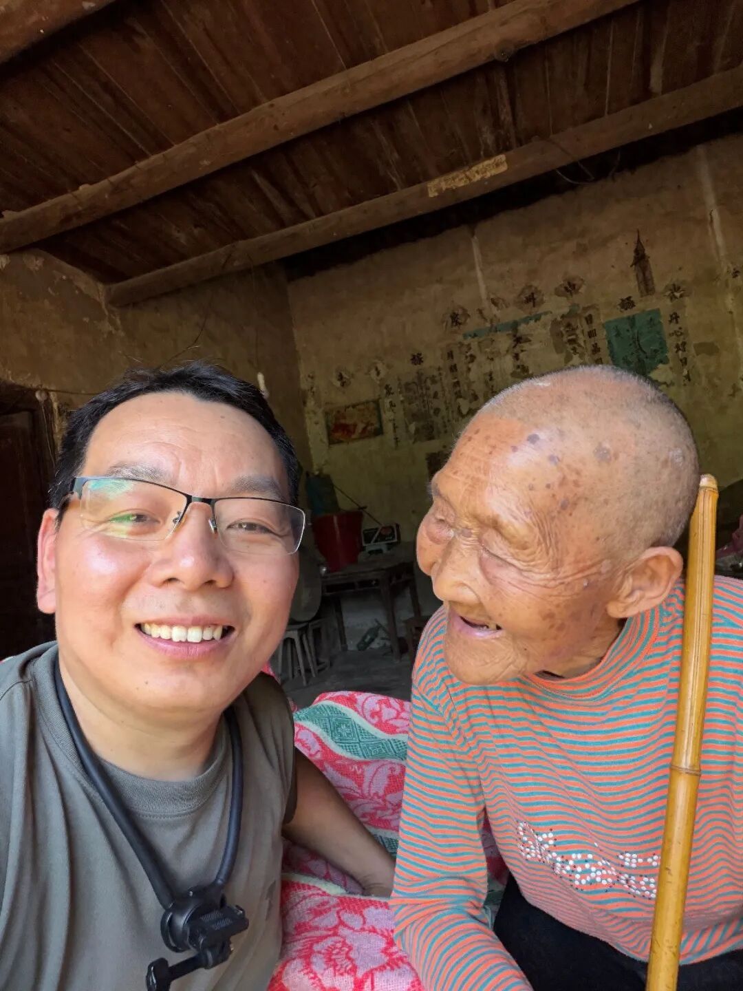 最远17000公里嘱托!湖北男子1年翻山爬坡200多趟,成为游子和山中父母的“亲情摆渡人” 最远17000公里嘱托!湖北男子1年翻山爬坡200多趟,成为游子和山中父母的“亲情摆渡人”