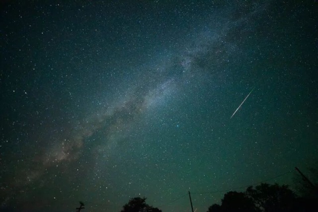 就在今天！六星连珠、日全食、英仙座流星雨三大天象轮番上演