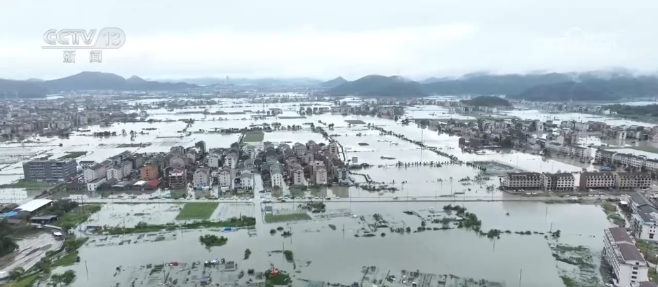 各地“以雨为令”全力以赴应对强降雨天气 保通保畅工作加紧进行 各地“以雨为令”全力以赴应对强降雨天气 保通保畅工作加紧进行