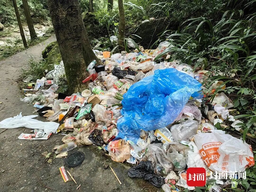 游客随手丢垃圾成顽疾，村民2天捡了10口袋！江油老君山如何破解“垃圾围山”困局？
