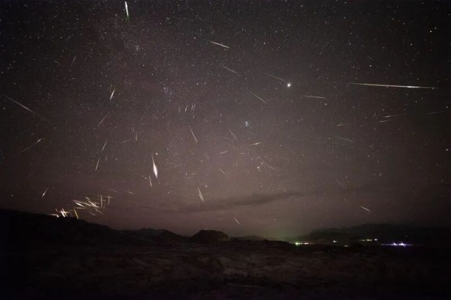 就在今天！六星连珠、日全食、英仙座流星雨三大天象轮番上演