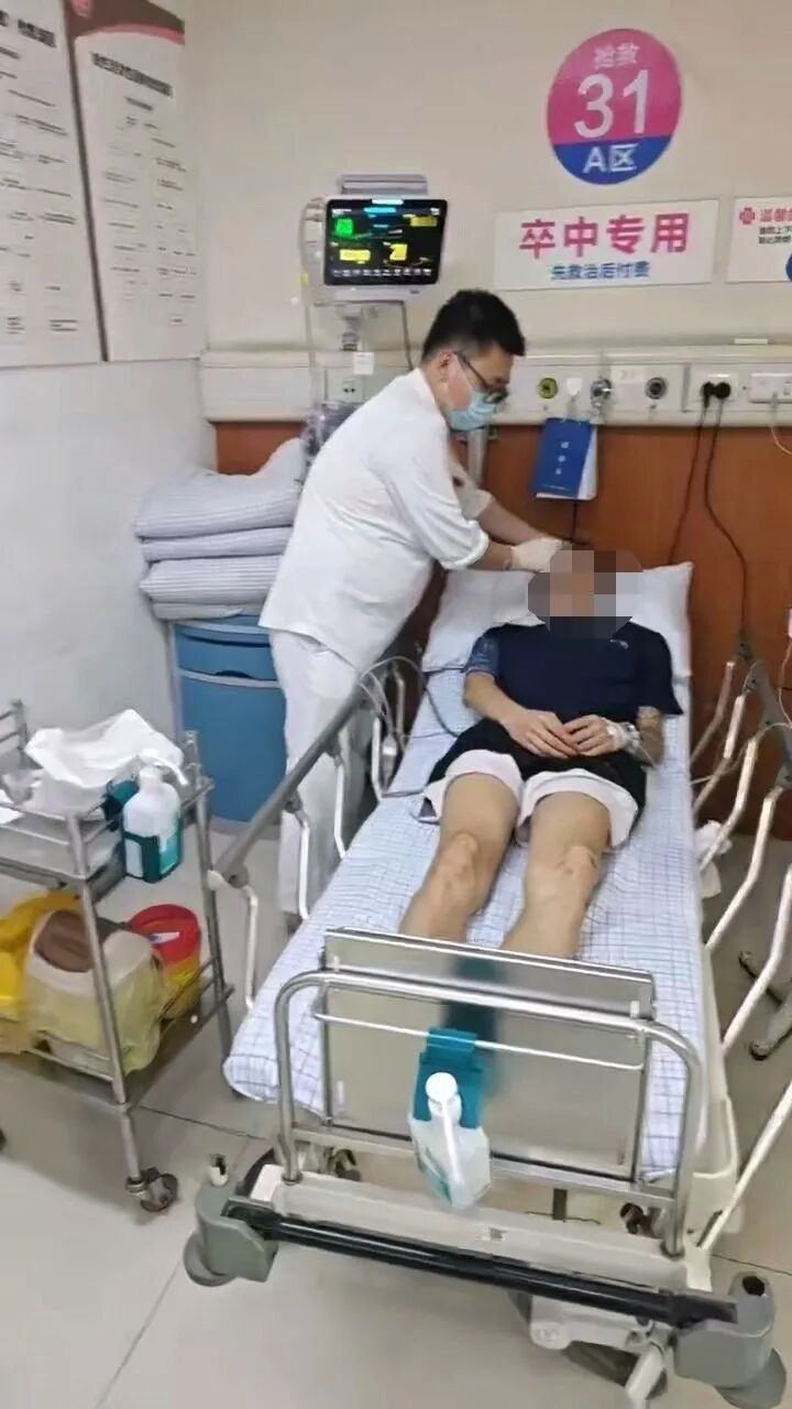 “我人生最后一天啦”,女顾客收到外卖小哥信息果断报警,曾跳桥救人的彭清林又出手了 “我人生最后一天啦”,女顾客收到外卖小哥信息果断报警,曾跳桥救人的彭清林又出手了