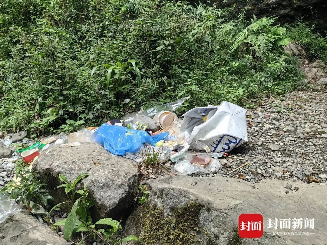 游客随手丢垃圾成顽疾，村民2天捡了10口袋！江油老君山如何破解“垃圾围山”困局？