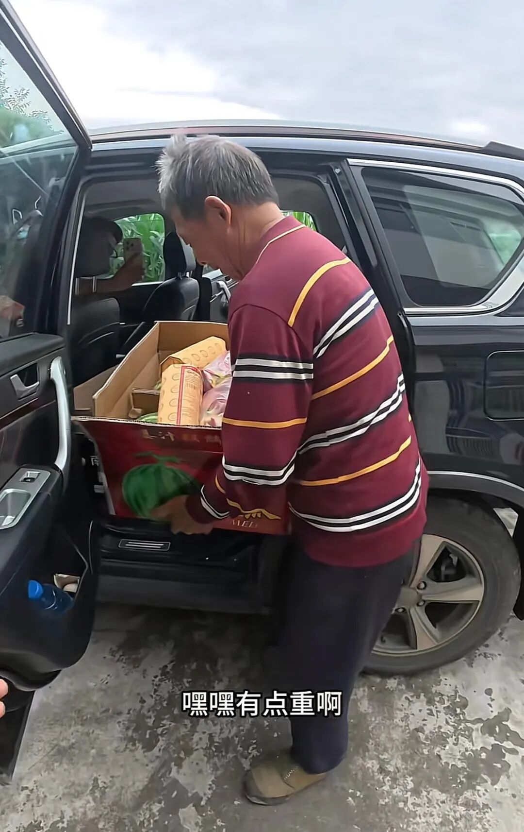 最远17000公里嘱托!湖北男子1年翻山爬坡200多趟,成为游子和山中父母的“亲情摆渡人” 最远17000公里嘱托!湖北男子1年翻山爬坡200多趟,成为游子和山中父母的“亲情摆渡人”