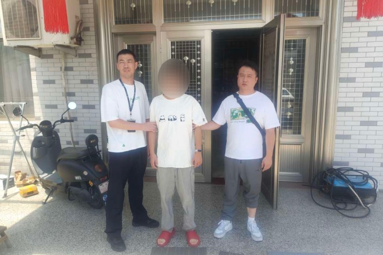 父亲带儿子“蚂蚁搬家”,结果双双落网…… 父亲带儿子“蚂蚁搬家”,结果双双落网……