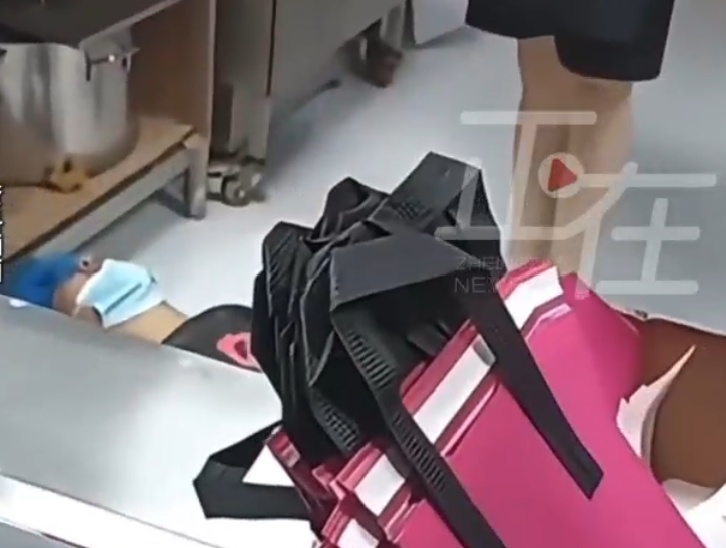 炸鸡店深夜爆单,店员情绪崩溃倒地抽搐,当地总工会回应 炸鸡店深夜爆单,店员情绪崩溃倒地抽搐,当地总工会回应