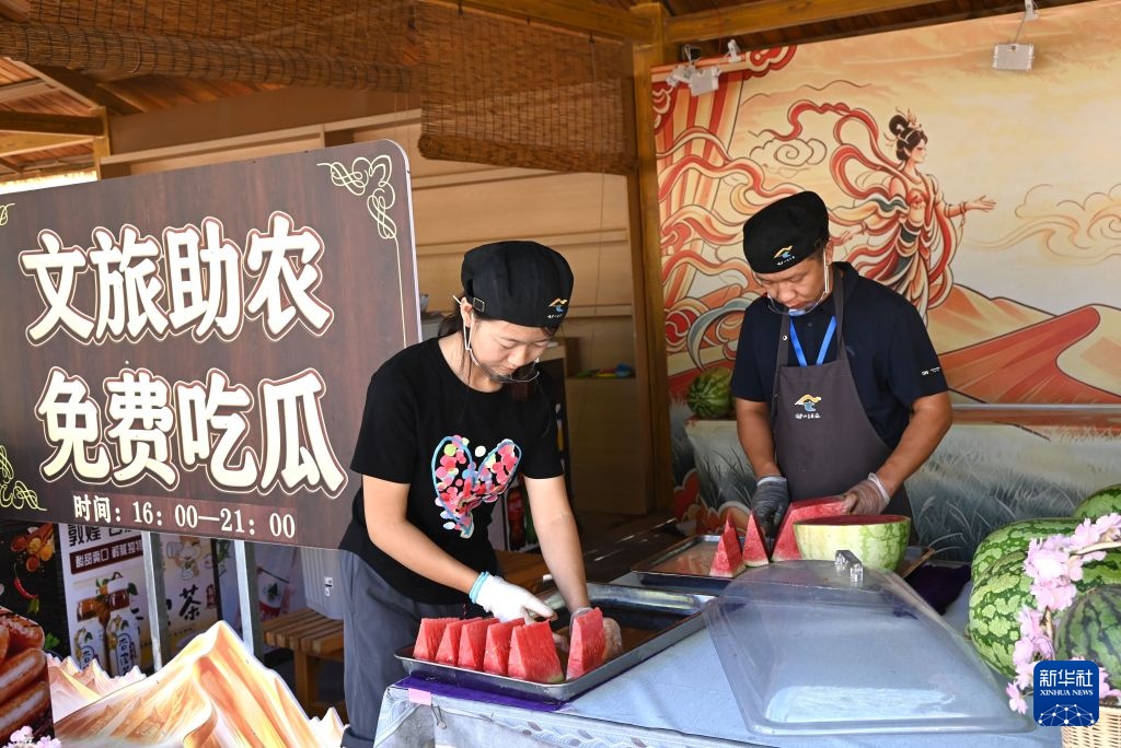 甘肃敦煌:来大漠免费吃瓜 甘肃敦煌:来大漠免费吃瓜